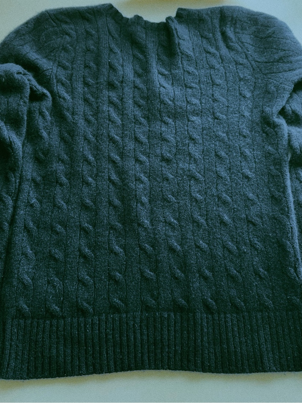 100% Cashmere • Polo Ralph Lauren • Midnight Harbor • Cable Knit V-Neck•
🐐⚓️💙 - Picture 9 of 9